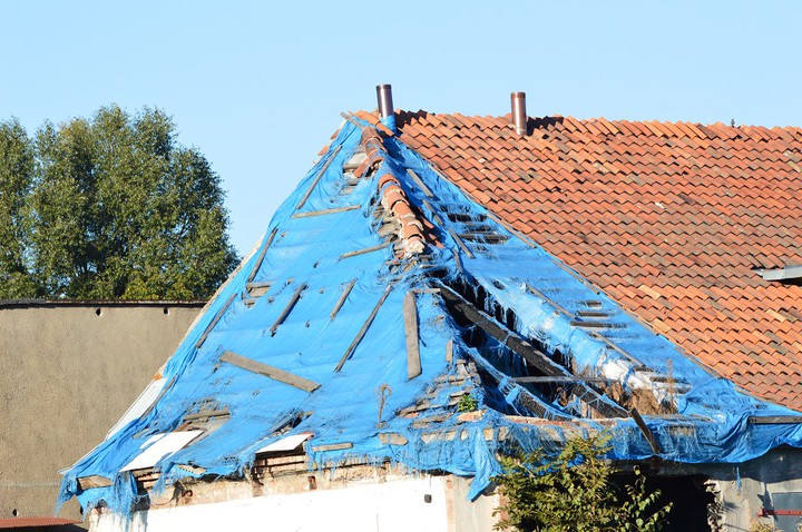 Osłona przed deszczem.. W Elblągu. (Październik 2015)