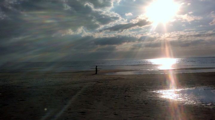 samotność. Kadyny dzika plaża