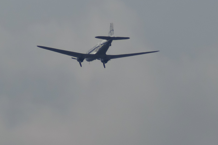 McDonell Douglass DC- 3. McDonell Douglass DC- 3 PH-PBA w barwach KLM odrestaurowany przy pomocy fundacji Dutch Dakota Association. Pojawił się nad Elblągiem w ramach Mazury Air-Show