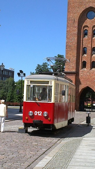 Tramwaj.... Po wielu latach na stare miasto wrocil tramwaj.