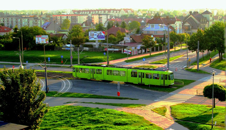 Tramwaj pistacjowy. NOWY KOLOR TRAMWAJU W MIEŚCIE (Wrzesień 2016)