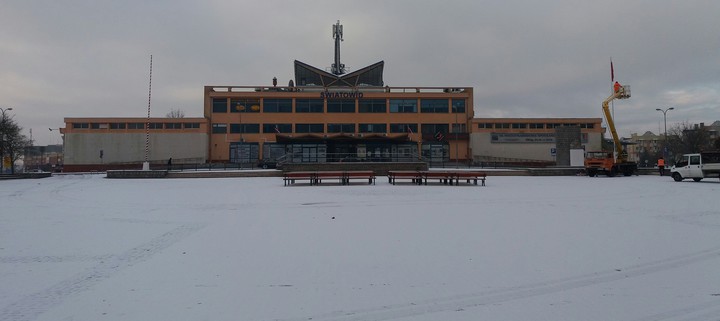 Pierwszy śnieg.. Smutne miasto... Nawet śnieg nie cieszy. (Listopad 2016)