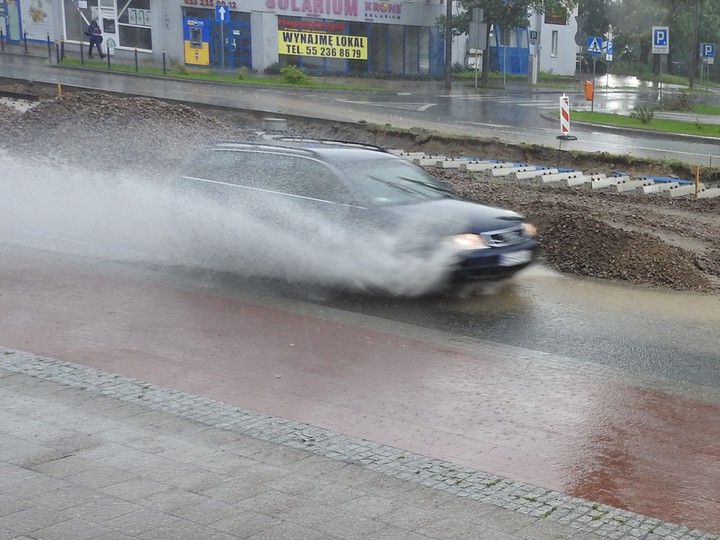 Amfibia?. Samochód w deszczyku (Lipiec 2017)