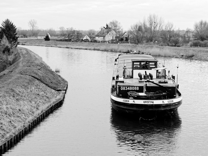 Barka. Transport rzeczny Kanałem Jagiellońskim do Elbląga (Luty 2018)