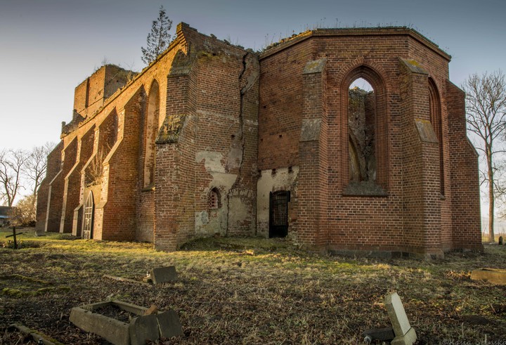Ruiny Kościoła w Fiszewie. Szkoda, wielka szkoda,że tak niszczeją