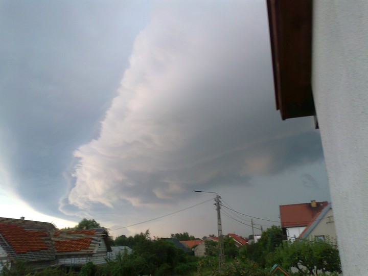 Tolkmicko -burza-. 20.08.2012 Letnia burza nad Tolkmickiem - niegroźna,dość łagodna jak na ten rok nawałnic.