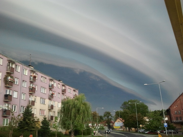 burza. Burza nad Elblągiem dnia 20.8.2012 o godz.10:45