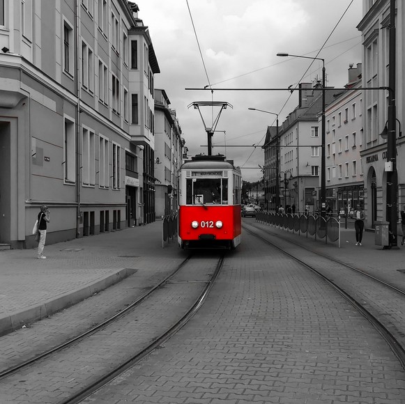 Konstal 5N wjeżdża na Plac Słowiański.