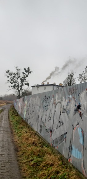 Ekologia po elbląsku. Dojazdowa 16. Ekologia ekologią, a biznes musi się zgadzać więc śmieci trzeba spalać.