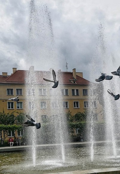 Uff, jak gorąco.. Nad fontanną..