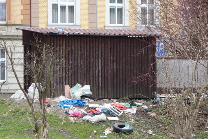 We własnym domu. Centrum miasta. Dwa dni po wywózce śmieci "gabarytowych".