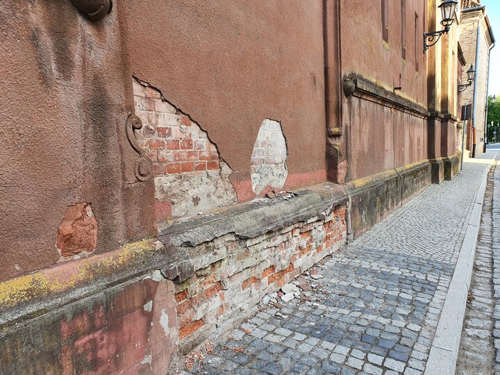 Poczta od tyłu . Cała kasa poszła na wybory kopertowe. Na mur już nie stykło. (Maj 2021)