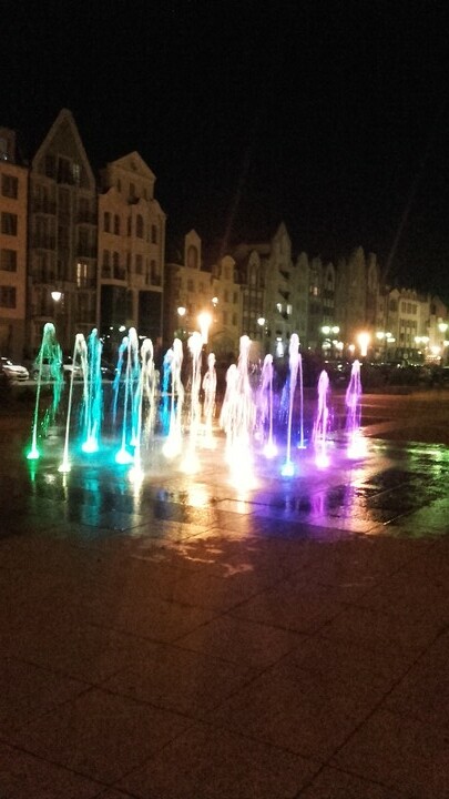 Noc fontanny. Nocą przy Katedrze