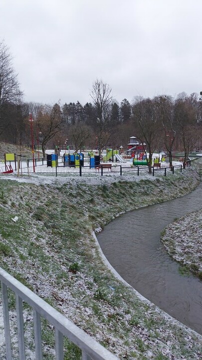 Plac zabaw. Zimą