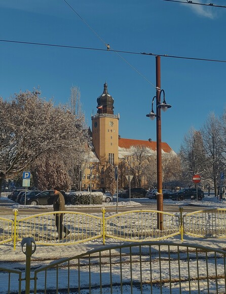 Słońce w grudniu jest. jak deszcz w lecie. Potrzebne