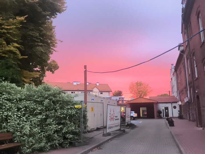 Zachod. Piękny zachód słońca nad Pasłęckim szpitalem