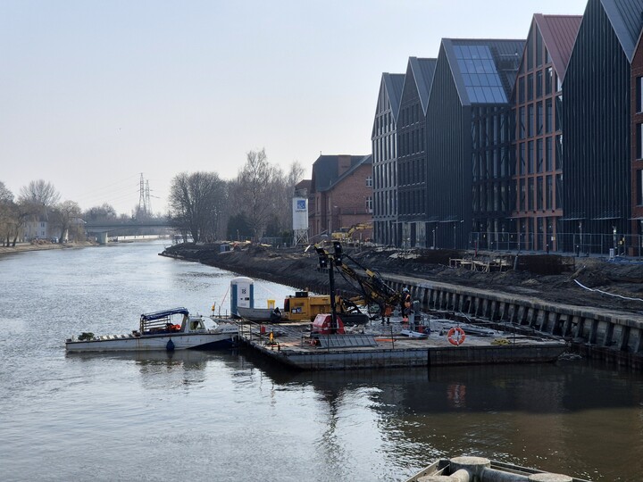 Trwa remont nabrzeża przy Porto Vista.