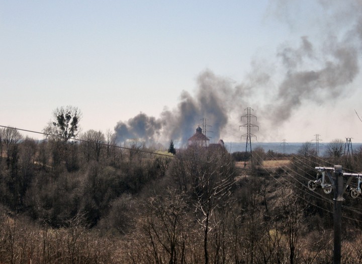 pożar na Skrzydlatej widziany z Góry Chrobrego.  (Kwiecień 2013)