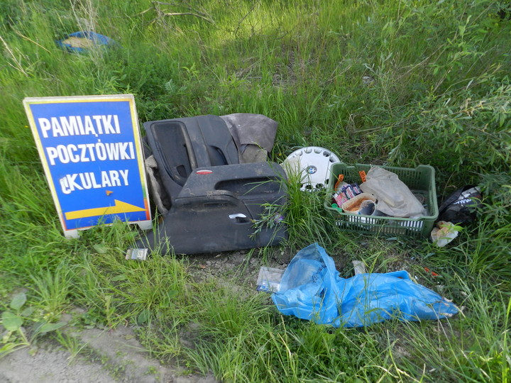 ciekawe stoisko powstało na Modrzewinie. Czyżby nowy inwestor na terenie Modrzewiny? (Czerwiec 2013)