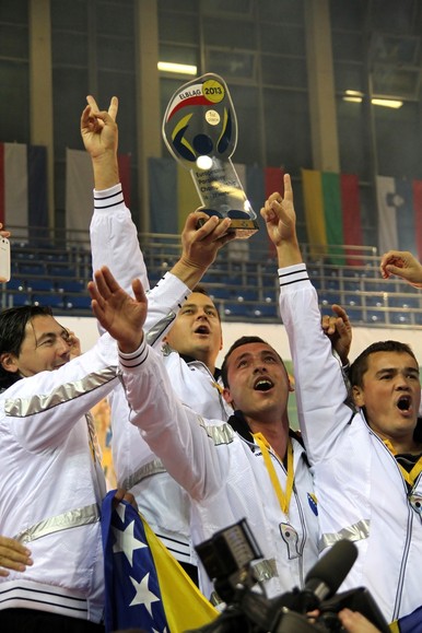 Zwycięzcy. Zdobywcy I miejsca w Mistrzostwach Europy w Piłce Siatkowej na Siedząco Kobiet i Mężczyzn - zespół Bośni i Hercegowiny.