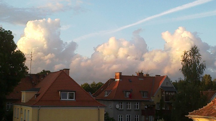 Taki oto widoczek jest obecnie nad zabytkową dzielnicą Elbląga.... ...Zgadnijcie, gdzie? (Wrzesień 2013)