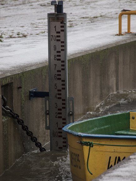 Cofka. W Porcie w Tolkmicku stan wody dochodzi do 6 metrów. (Grudzień 2013)