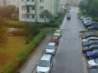 Osiedlowy - ale to zawsze chodnik.