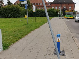 Każdy głupek wali w słupek
