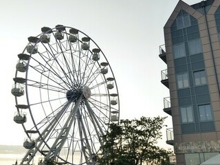 Mieszkania z widokiem na... koło widokowe
