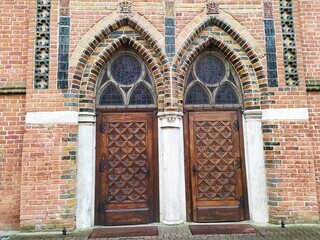 Podwójne drzwi, które wybrać lewe czy prawe ?