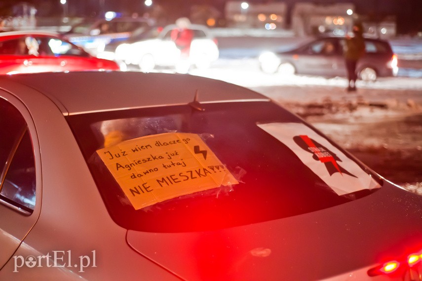 "Samochodowy spacer" z Elbląskim Strajkiem Kobiet zdjęcie nr 235584