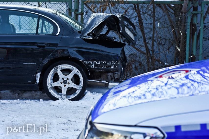 Zderzenie forda z jaguarem na ul. Browarnej zdjęcie nr 235812