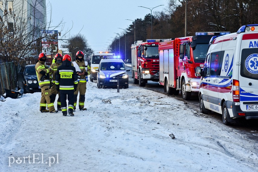 Zderzenie forda z jaguarem na ul. Browarnej zdjęcie nr 235810