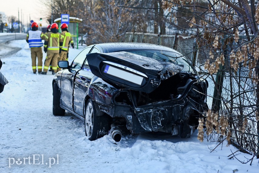 Zderzenie forda z jaguarem na ul. Browarnej zdjęcie nr 235811