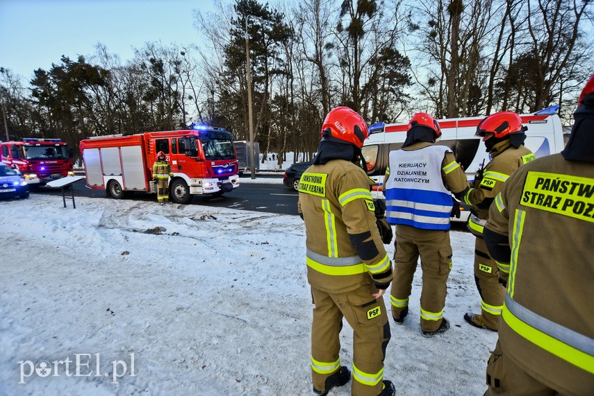 Zderzenie forda z jaguarem na ul. Browarnej zdjęcie nr 235799