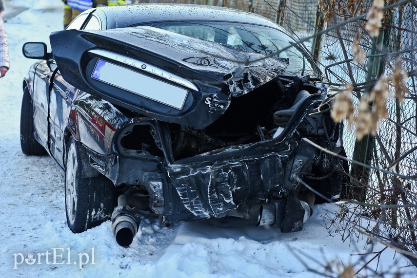 Zderzenie forda z jaguarem na ul. Browarnej zdjęcie nr 235802