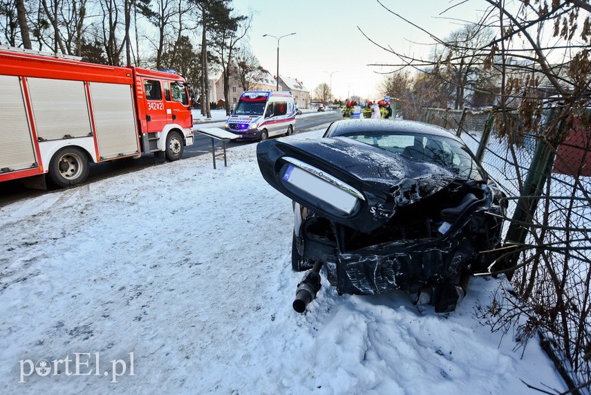 Zderzenie forda z jaguarem na ul. Browarnej zdjęcie nr 235800