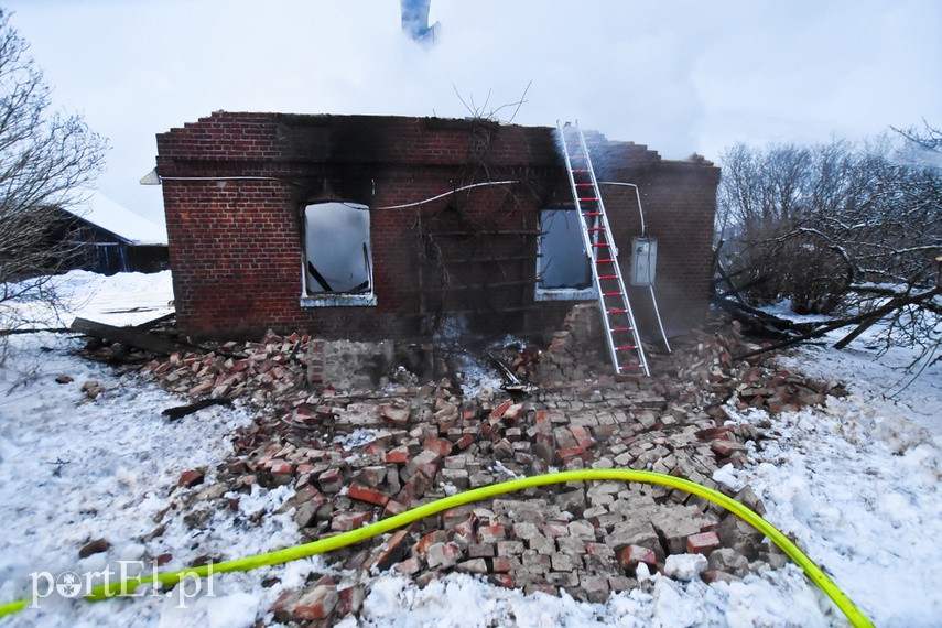 Jedna osoba zginęła w pożarze zdjęcie nr 235942