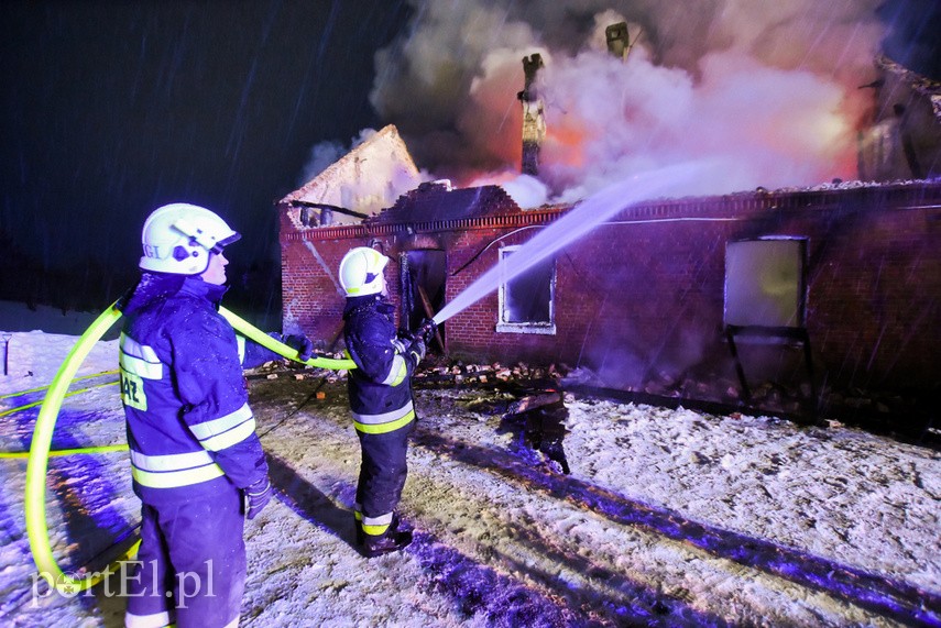 Jedna osoba zginęła w pożarze zdjęcie nr 235911