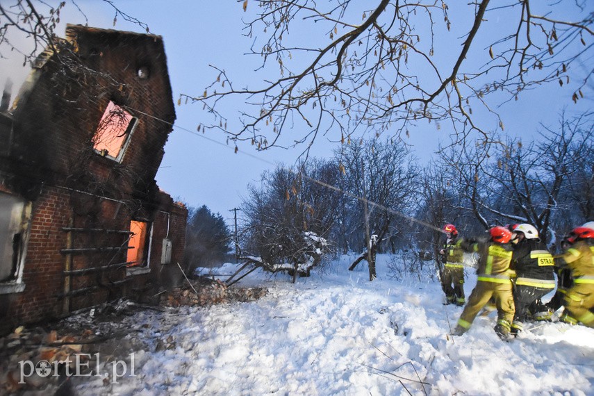 Jedna osoba zginęła w pożarze zdjęcie nr 235933