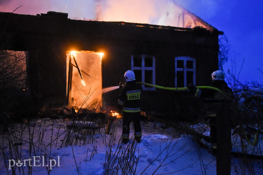 Jedna osoba zginęła w pożarze zdjęcie nr 235917