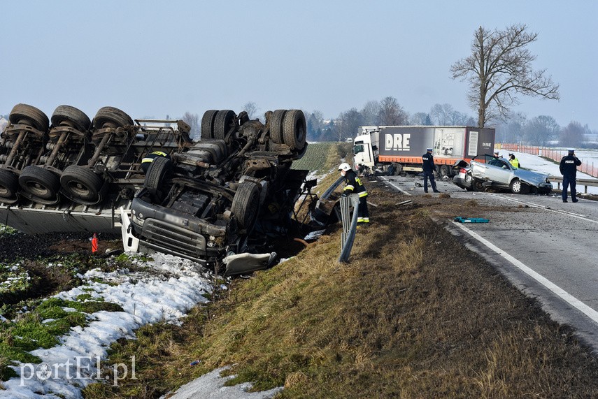 Groźny wypadek w Nowym Dworze Elbląskim. Droga nr 22 zablokowana! zdjęcie nr 236219