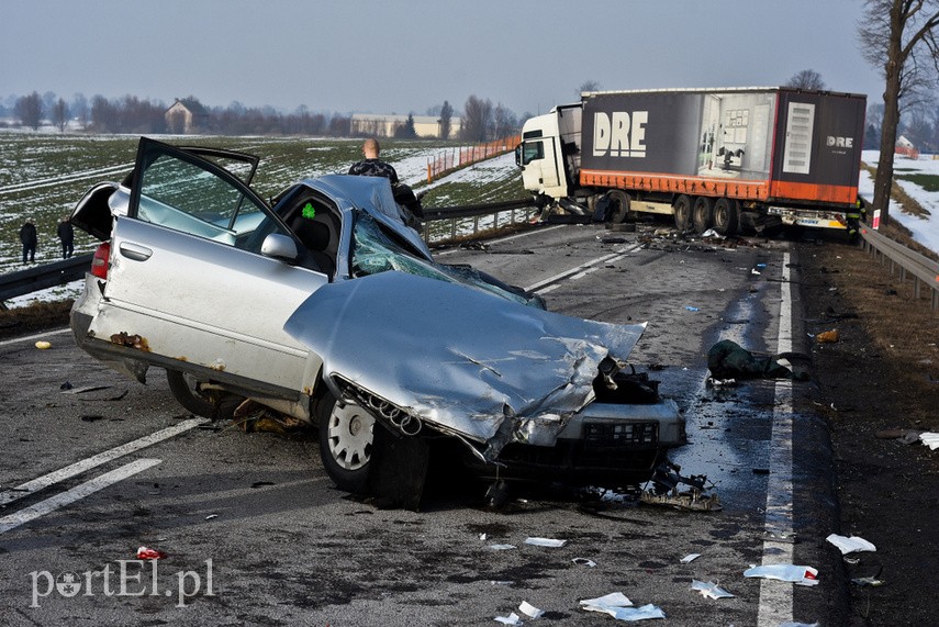 Groźny wypadek w Nowym Dworze Elbląskim. Droga nr 22 zablokowana! zdjęcie nr 236211