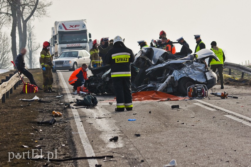 Groźny wypadek w Nowym Dworze Elbląskim. Droga nr 22 zablokowana! zdjęcie nr 236186