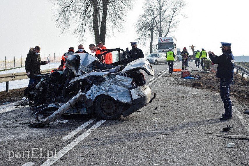 Groźny wypadek w Nowym Dworze Elbląskim. Droga nr 22 zablokowana! zdjęcie nr 236192