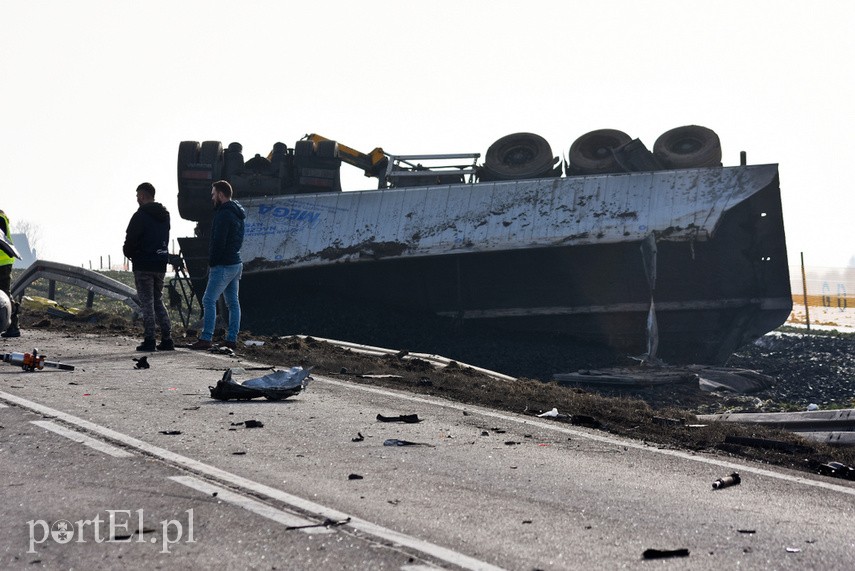 Groźny wypadek w Nowym Dworze Elbląskim. Droga nr 22 zablokowana! zdjęcie nr 236187