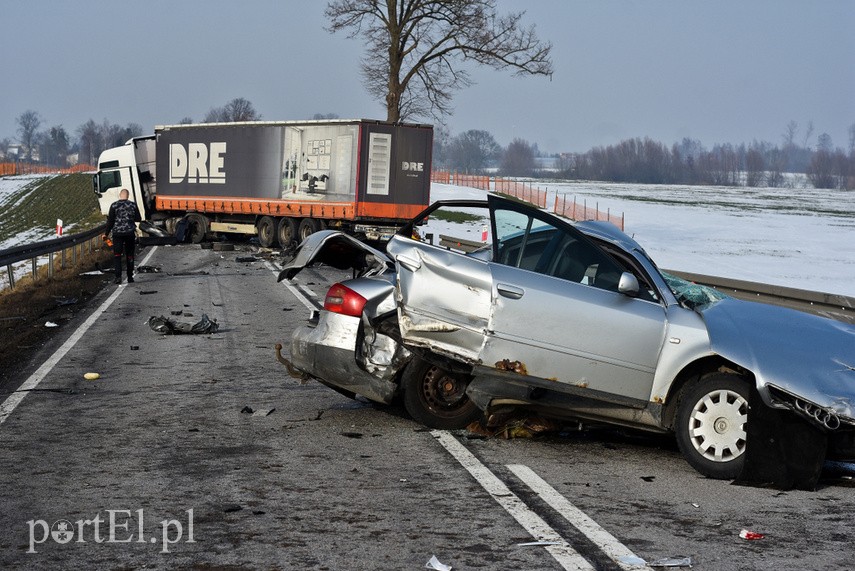 Groźny wypadek w Nowym Dworze Elbląskim. Droga nr 22 zablokowana! zdjęcie nr 236212