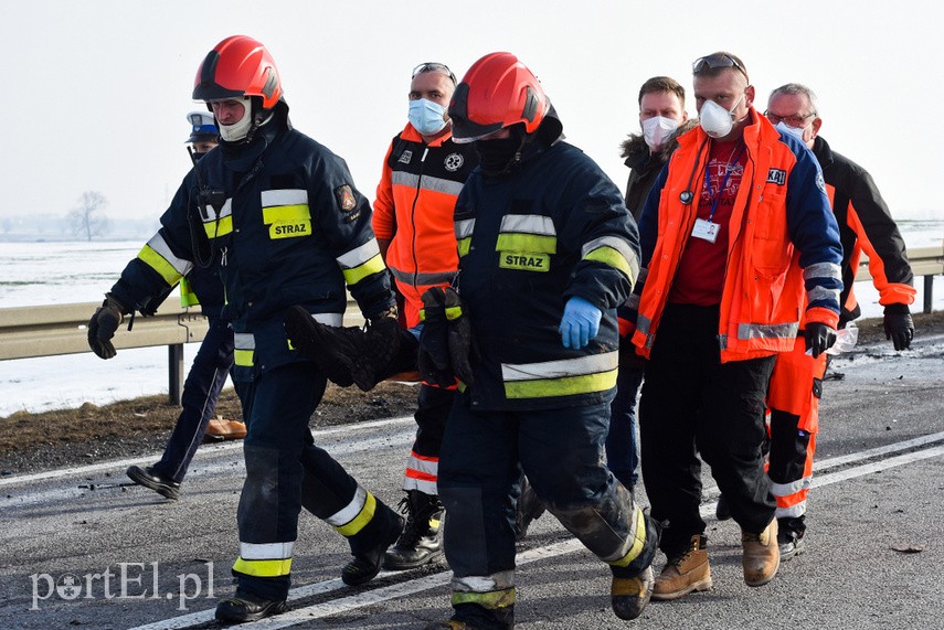 Groźny wypadek w Nowym Dworze Elbląskim. Droga nr 22 zablokowana! zdjęcie nr 236203