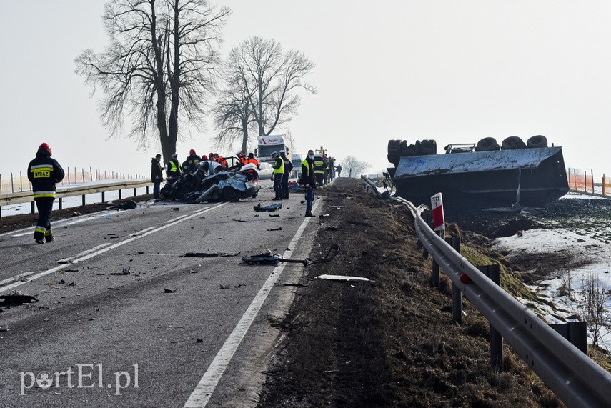 Groźny wypadek w Nowym Dworze Elbląskim. Droga nr 22 zablokowana! zdjęcie nr 236197