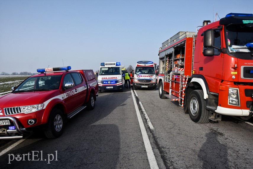 Groźny wypadek w Nowym Dworze Elbląskim. Droga nr 22 zablokowana! zdjęcie nr 236183